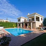 3 Bedroom Anarita With Private Pool, Aphrodite Hills Hébergement de vacances *