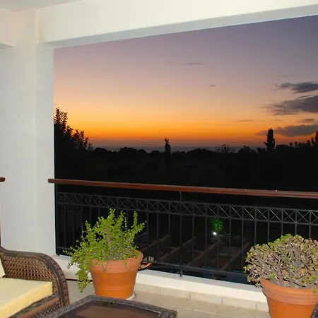 בית נופש 3 Bedroom Anarita With Private Pool, Aphrodite Hills קוקליה