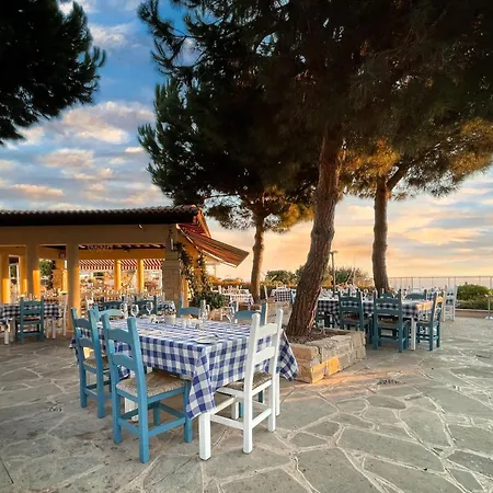 3 Bedroom Anarita With Private Pool, Aphrodite Hills בית נופש *