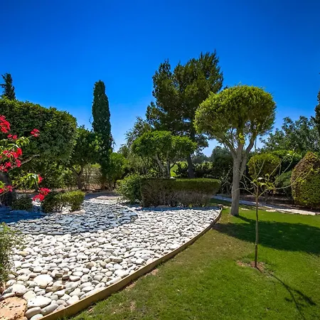 3 Bedroom Anarita With Private Pool, Aphrodite Hills * קוקליה