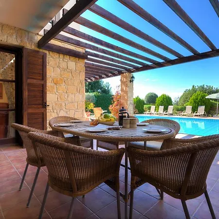 3 Bedroom Anarita With Private Pool, Aphrodite Hills בית נופש *