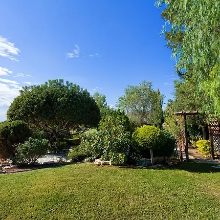 בית נופש 3 Bedroom Anarita With Private Pool, Aphrodite Hills קוקליה