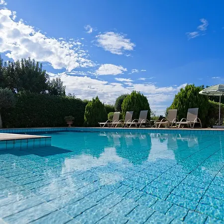 3 Bedroom Anarita With Private Pool, Aphrodite Hills בית נופש *