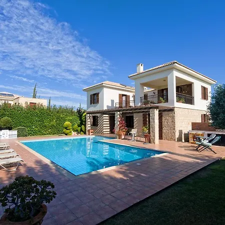 3 Bedroom Anarita With Private Pool, Aphrodite Hills בית נופש *
