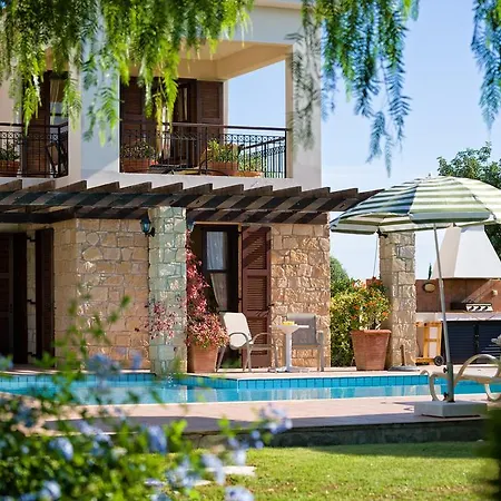 3 Bedroom Anarita With Private Pool, Aphrodite Hills Holiday home