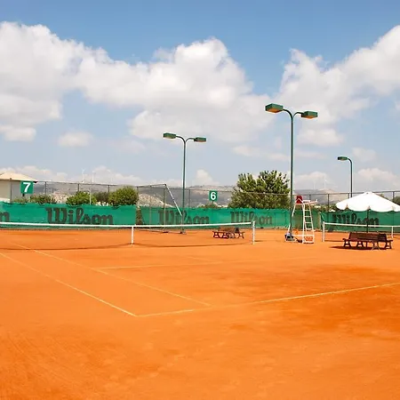 3 Bedroom Anarita With Private Pool, Aphrodite Hills * קוקליה