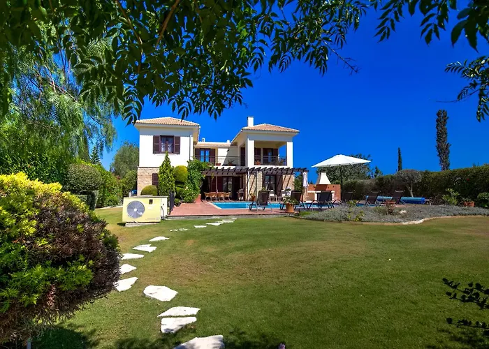 3 Bedroom Anarita With Private Pool, Aphrodite Hills Semesterbostad