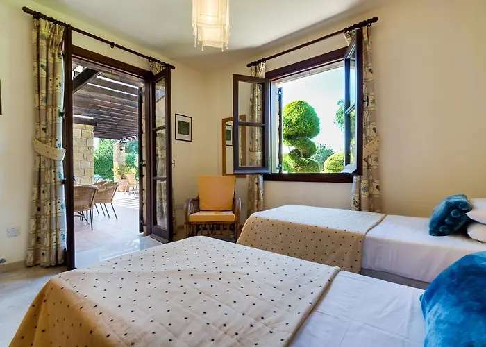 3 Bedroom Anarita With Private Pool, Aphrodite Hills Semesterbostad *