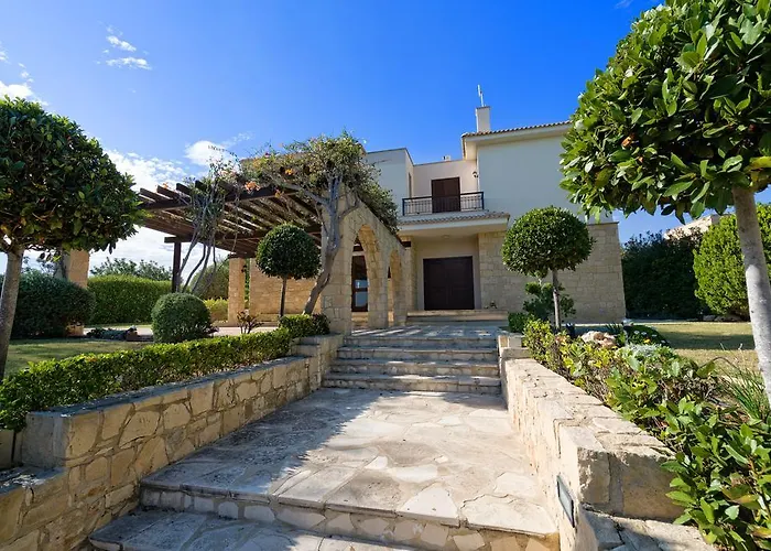3 Bedroom Anarita With Private Pool, Aphrodite Hills Semesterbostad