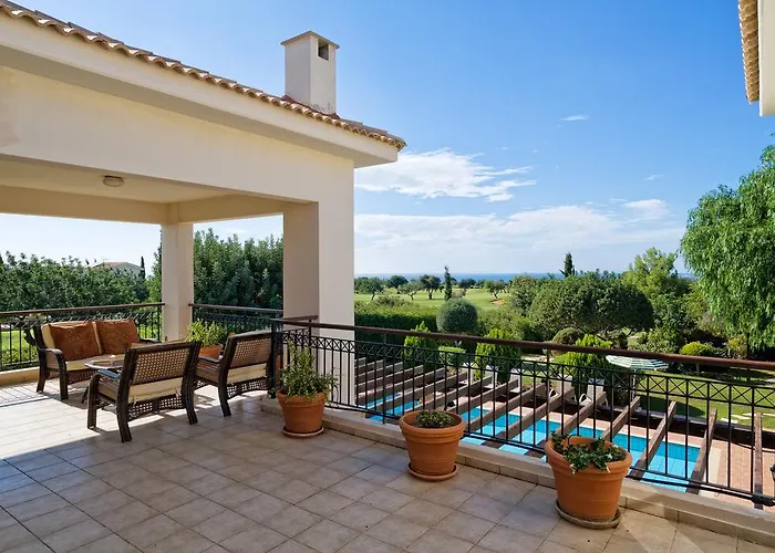 3 Bedroom Anarita With Private Pool, Aphrodite Hills Vakantiehuis