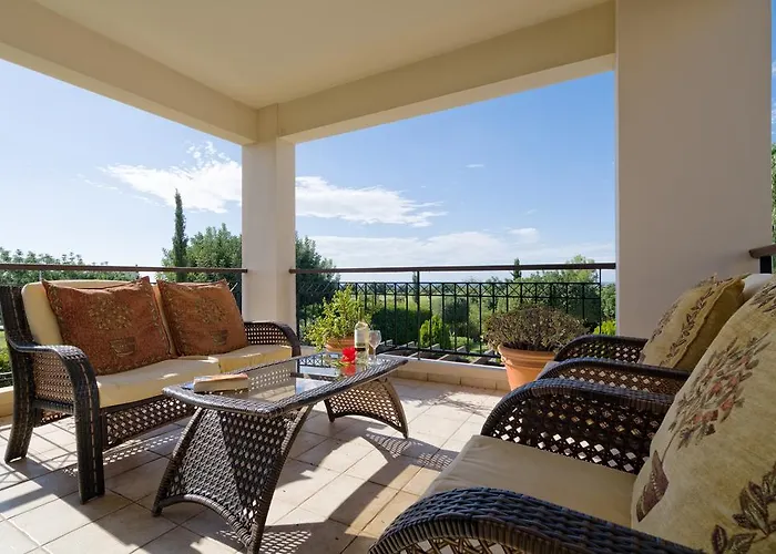 3 Bedroom Anarita With Private Pool, Aphrodite Hills Vakantiehuis